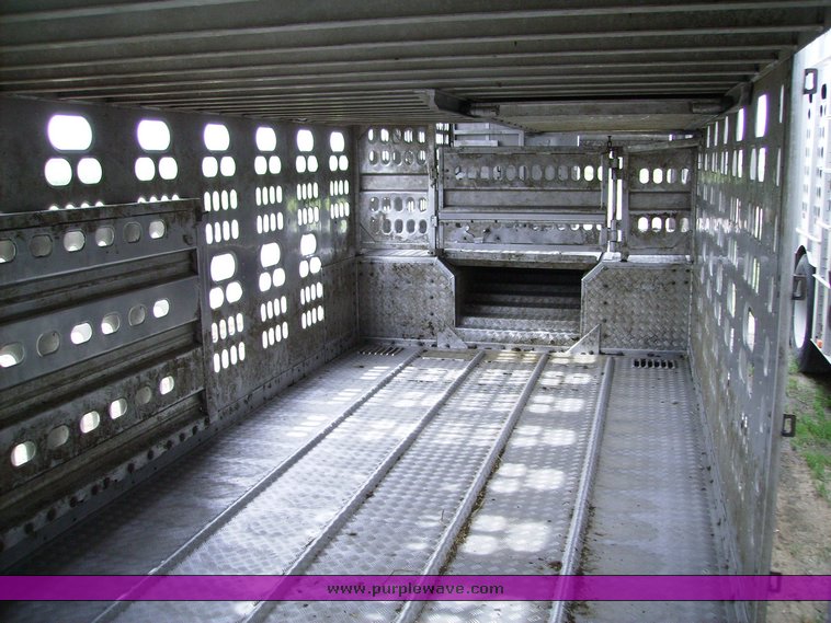 image for item 7332 2001 Barrett livestock trailer