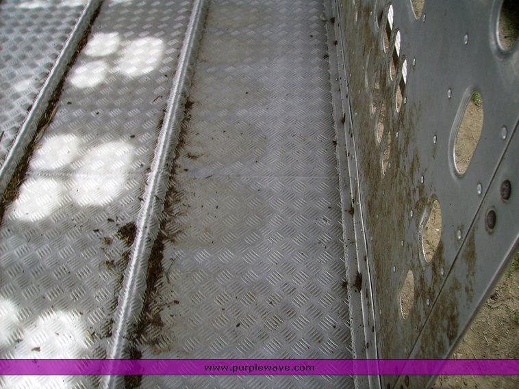 image for item 7332 2001 Barrett livestock trailer