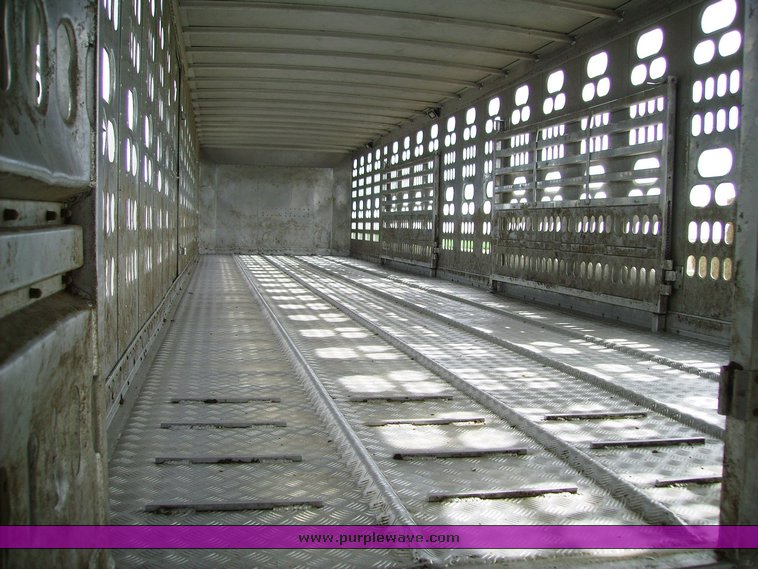 image for item 7332 2001 Barrett livestock trailer