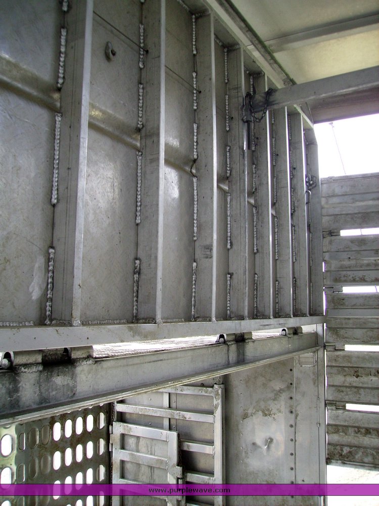 image for item 7332 2001 Barrett livestock trailer