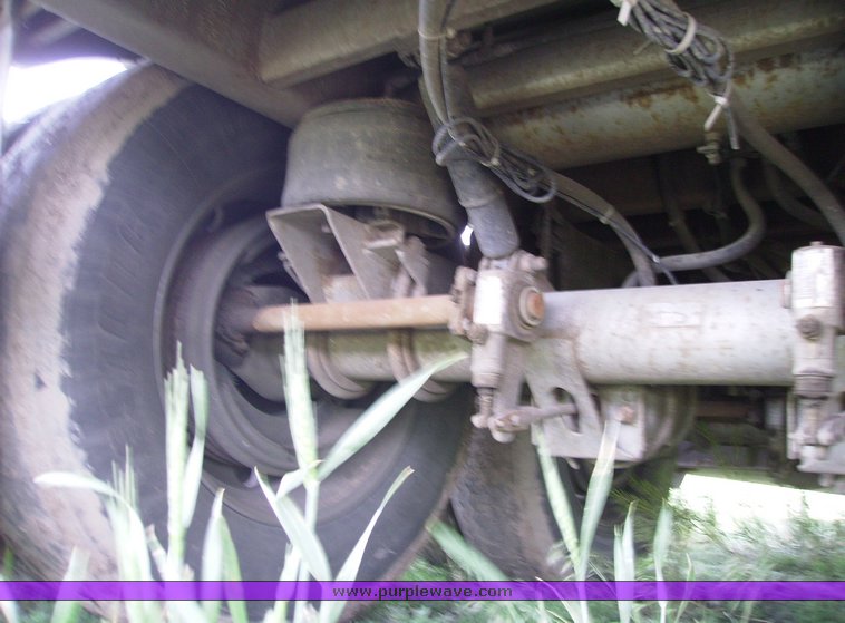 image for item 7332 2001 Barrett livestock trailer