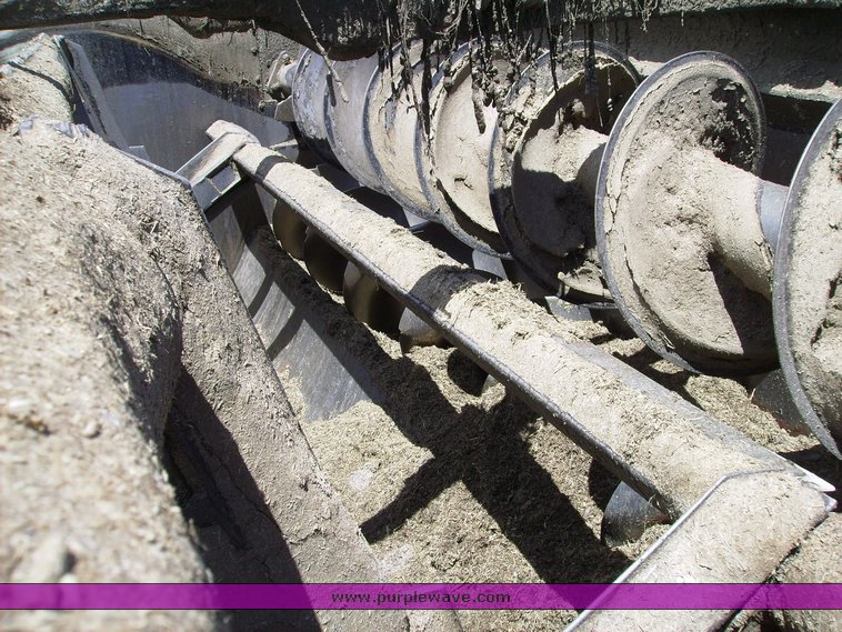 image for item 7335 1994 International 4900 feed truck