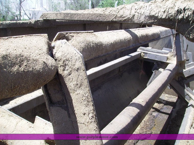 image for item 7335 1994 International 4900 feed truck