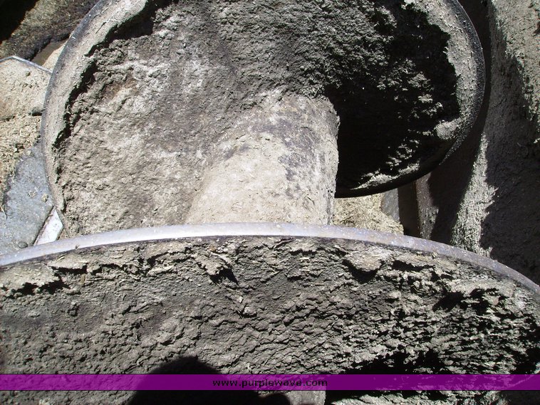 image for item 7335 1994 International 4900 feed truck