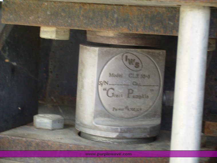 image for item 7335 1994 International 4900 feed truck