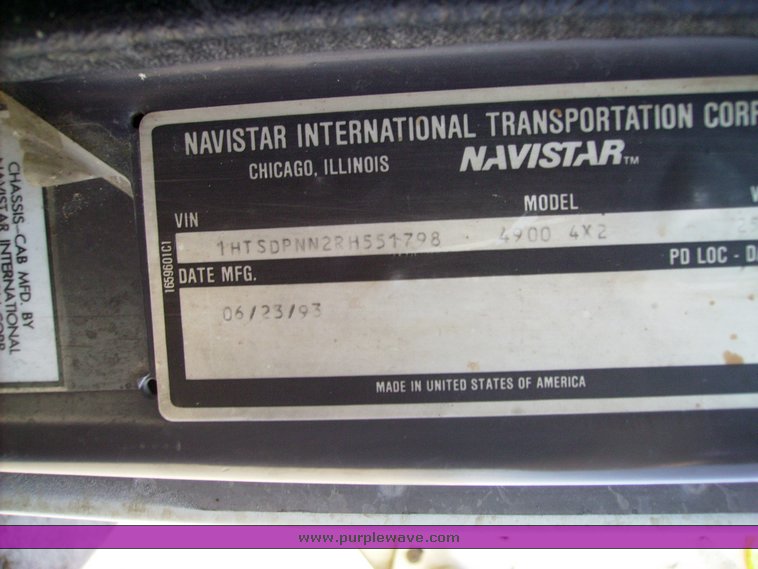 image for item 7335 1994 International 4900 feed truck