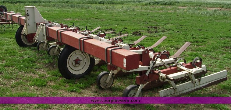 image for item 7346 1990 WIC 2500 8 row cultivator