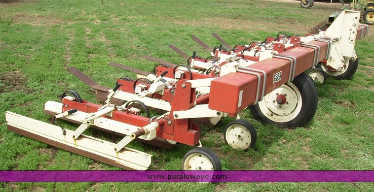 image for item 7346 1990 WIC 2500 8 row cultivator