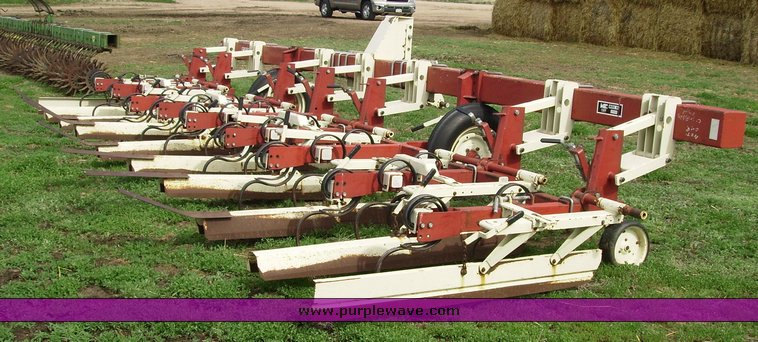 image for item 7346 1990 WIC 2500 8 row cultivator