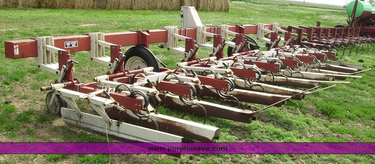 image for item 7346 1990 WIC 2500 8 row cultivator