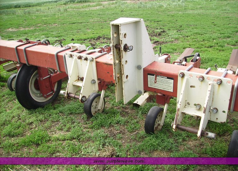 image for item 7346 1990 WIC 2500 8 row cultivator