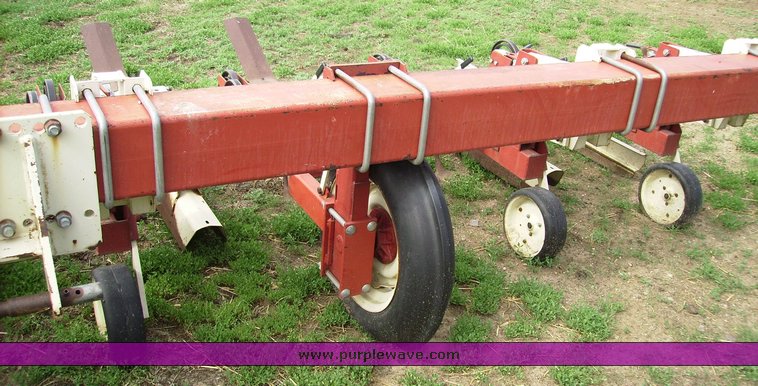 image for item 7346 1990 WIC 2500 8 row cultivator