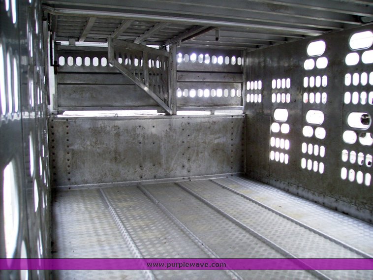 image for item 7350 2000 Barrett livestock trailer