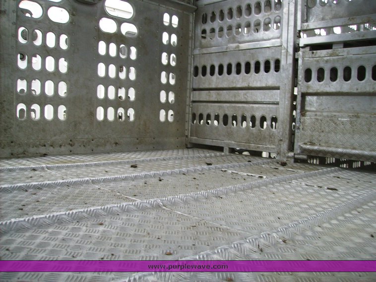 image for item 7350 2000 Barrett livestock trailer