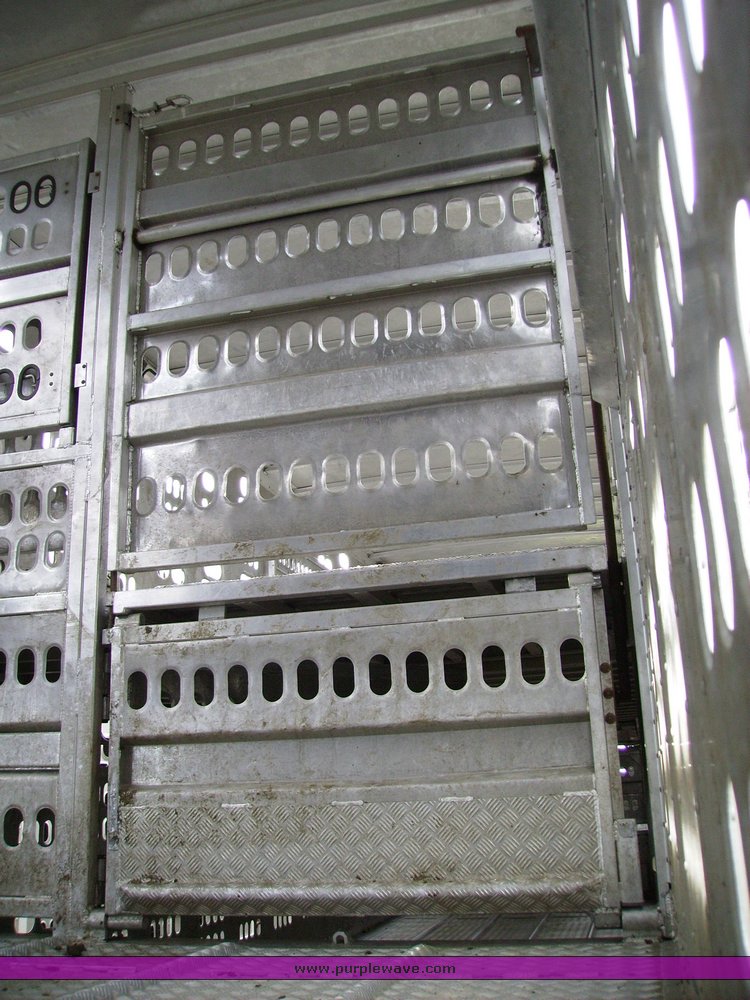 image for item 7350 2000 Barrett livestock trailer