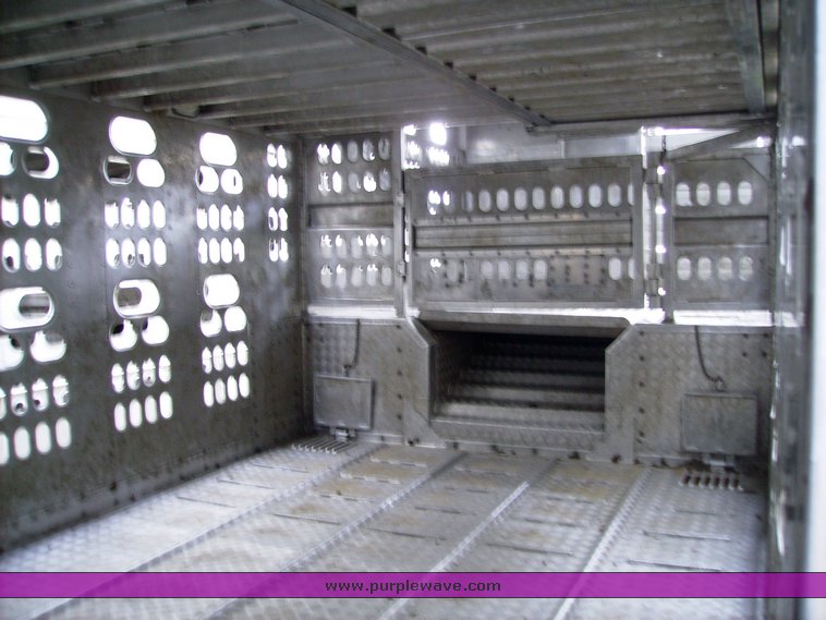 image for item 7350 2000 Barrett livestock trailer