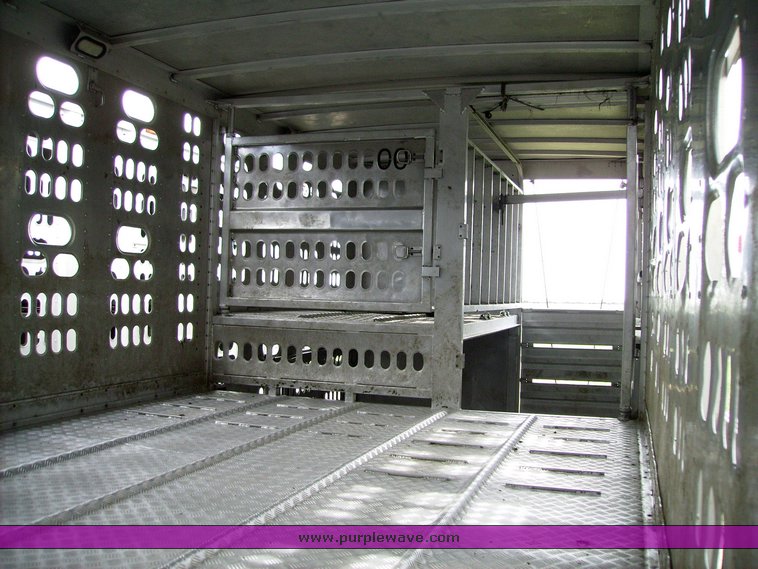 image for item 7350 2000 Barrett livestock trailer