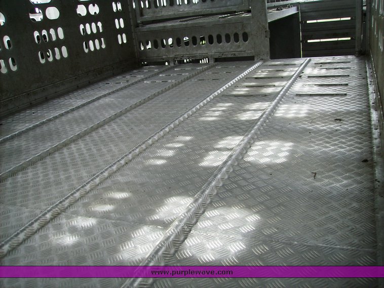 image for item 7350 2000 Barrett livestock trailer