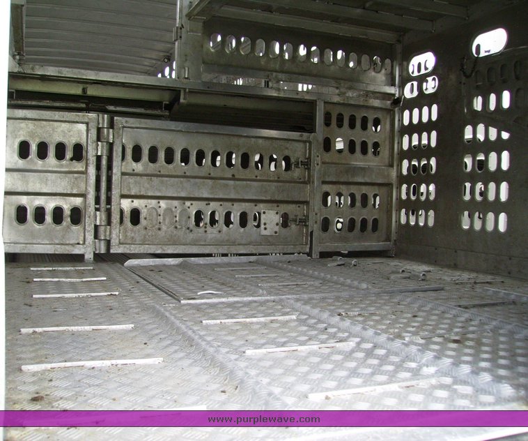 image for item 7350 2000 Barrett livestock trailer