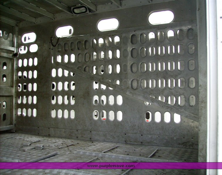 image for item 7350 2000 Barrett livestock trailer