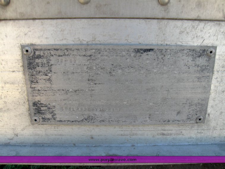 image for item 7350 2000 Barrett livestock trailer