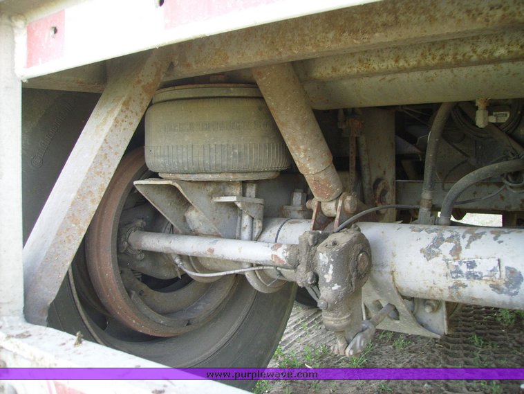 image for item 7350 2000 Barrett livestock trailer