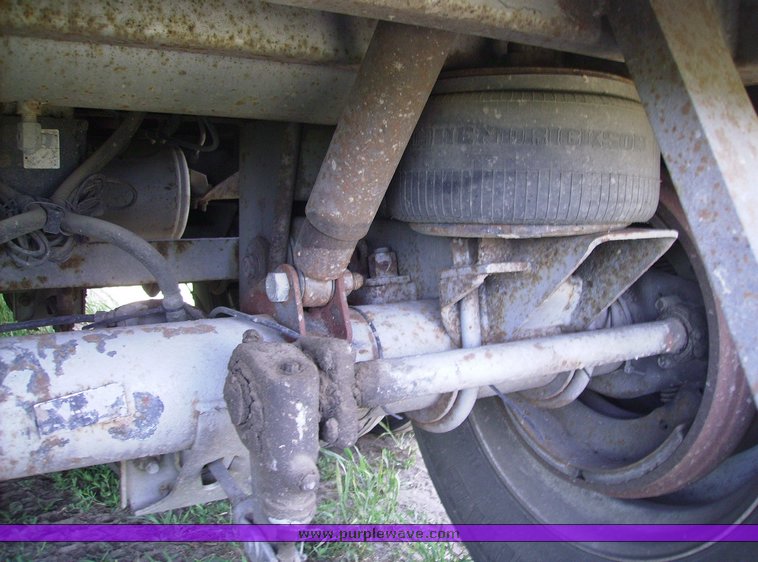 image for item 7350 2000 Barrett livestock trailer