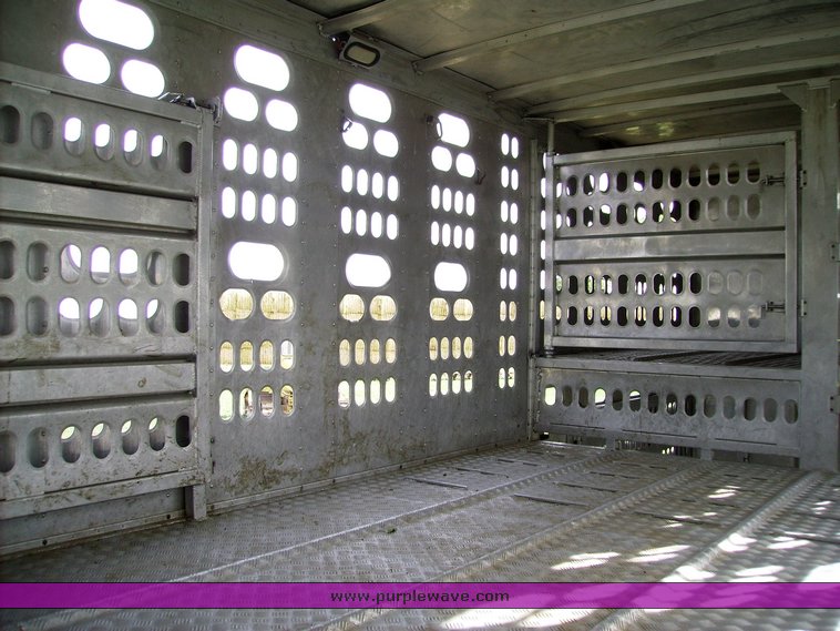 image for item 7351 1999 Barrett livestock trailer