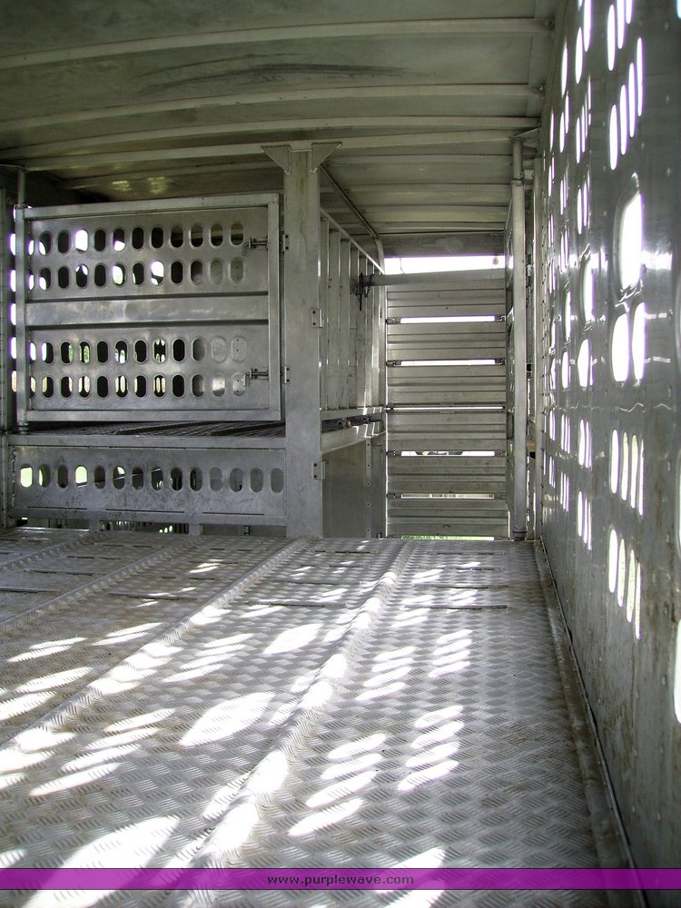 image for item 7351 1999 Barrett livestock trailer