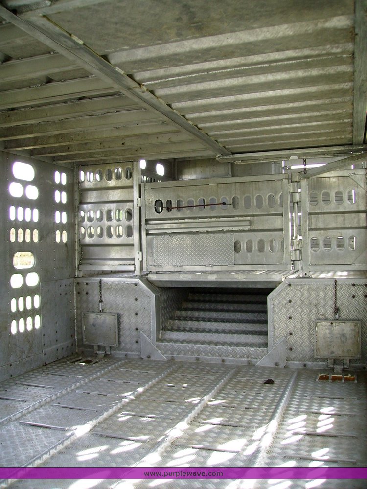 image for item 7351 1999 Barrett livestock trailer