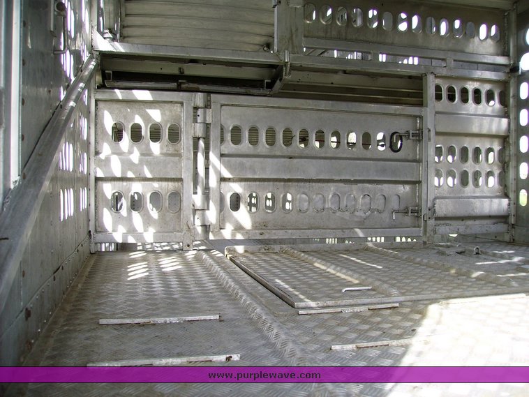 image for item 7351 1999 Barrett livestock trailer