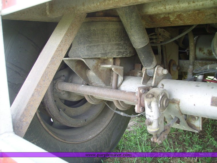 image for item 7351 1999 Barrett livestock trailer