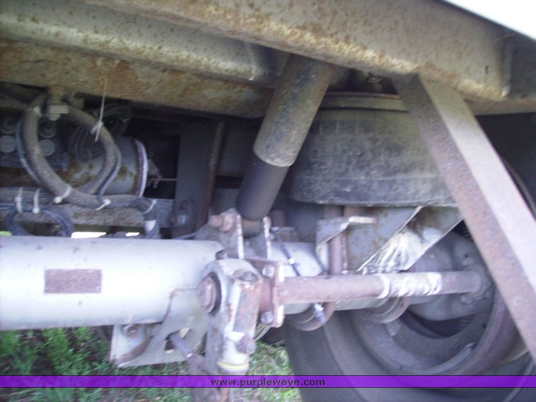 image for item 7351 1999 Barrett livestock trailer