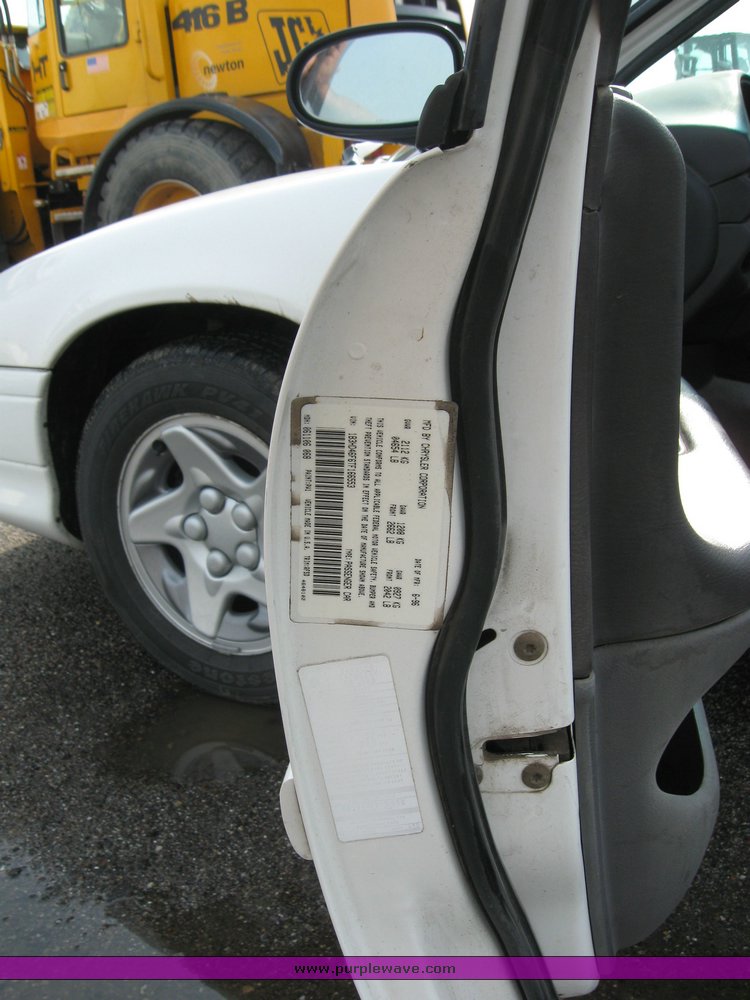 image for item 1001 1996 Dodge Intrepid