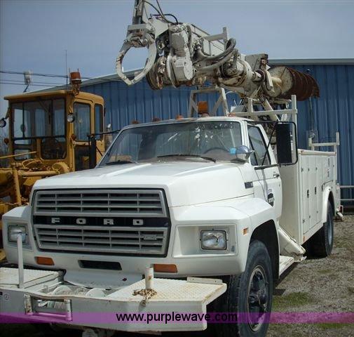 image for item 1501 1980 Ford F800 DD truck