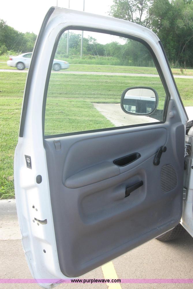 image for item 2002 2001 Dodge Ram 1500 pickup truck