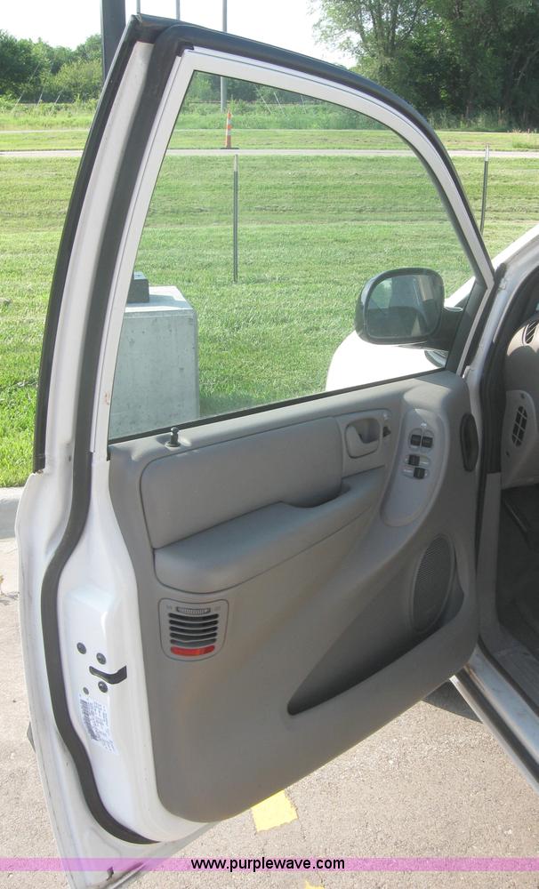 image for item 2003 2001 Dodge Caravan SE
