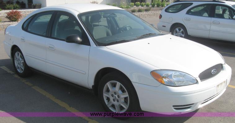 image for item 2004 2006 Ford Taurus SE