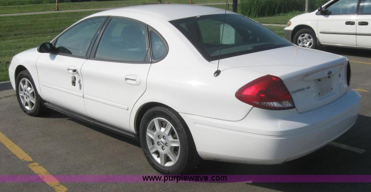 image for item 2004 2006 Ford Taurus SE