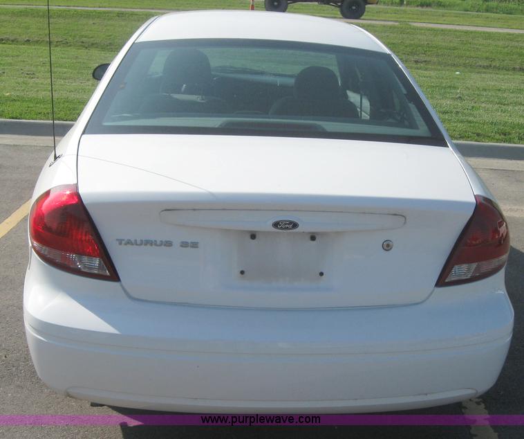 image for item 2004 2006 Ford Taurus SE