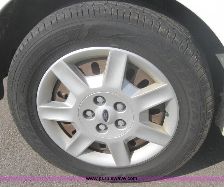 image for item 2004 2006 Ford Taurus SE