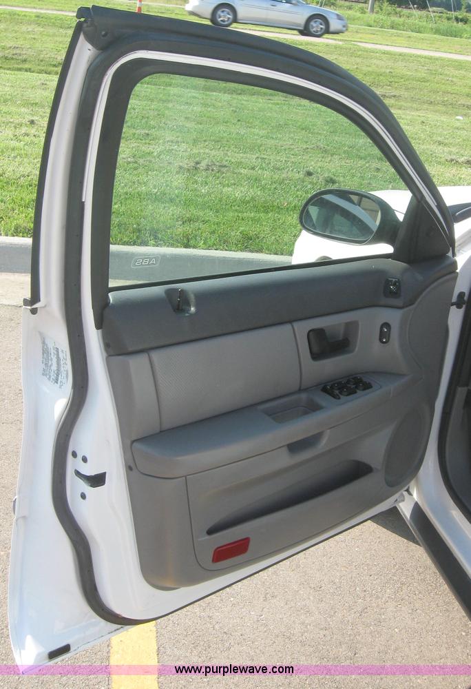 image for item 2004 2006 Ford Taurus SE