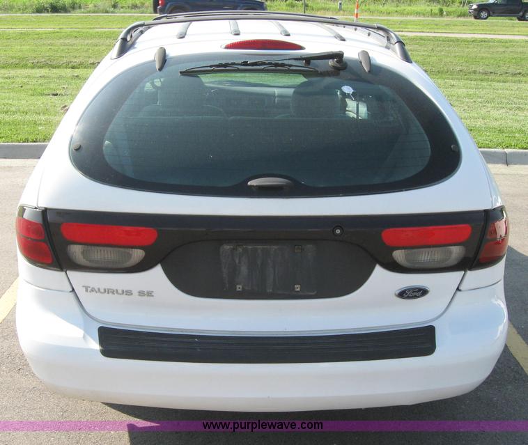 image for item 2005 2003 Ford Taurus SE