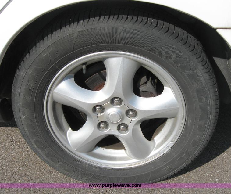 image for item 2005 2003 Ford Taurus SE