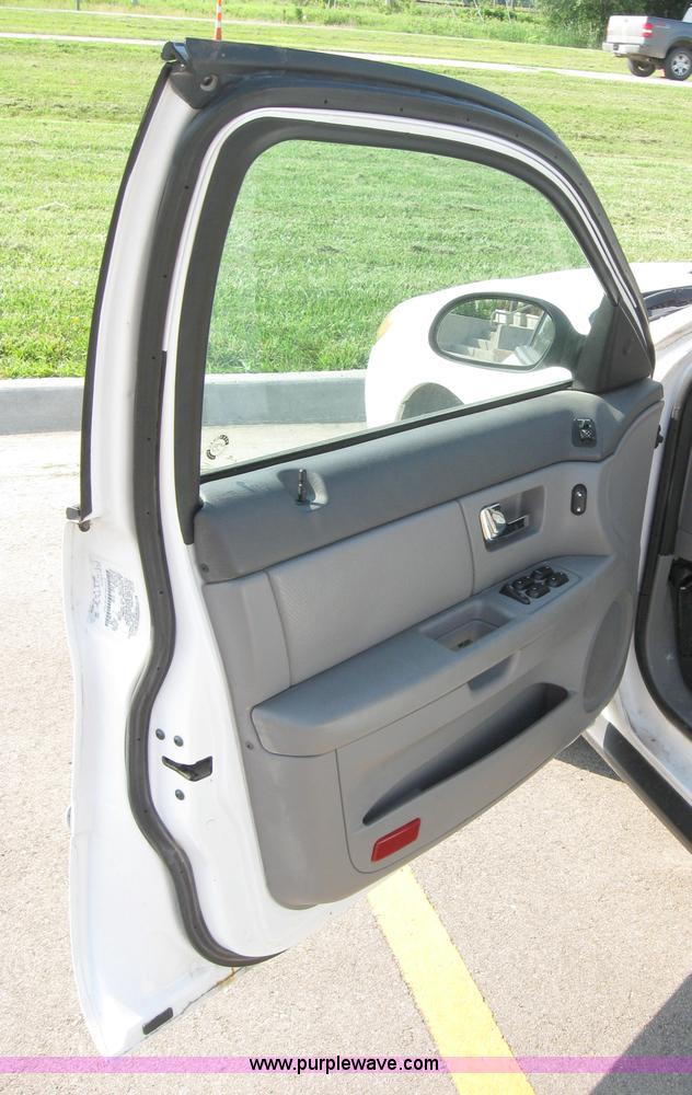 image for item 2005 2003 Ford Taurus SE