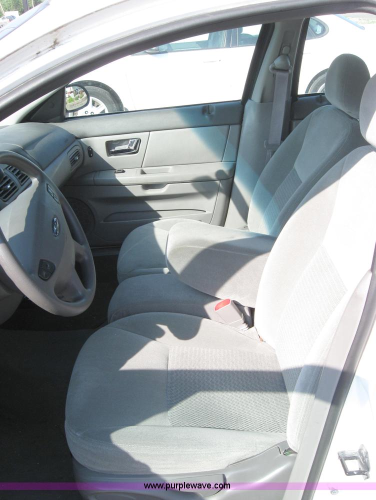 image for item 2005 2003 Ford Taurus SE