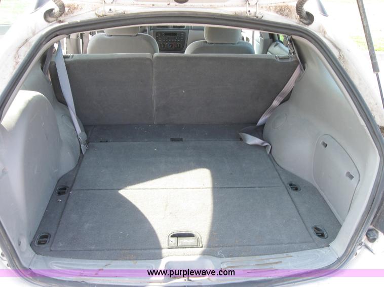 image for item 2005 2003 Ford Taurus SE