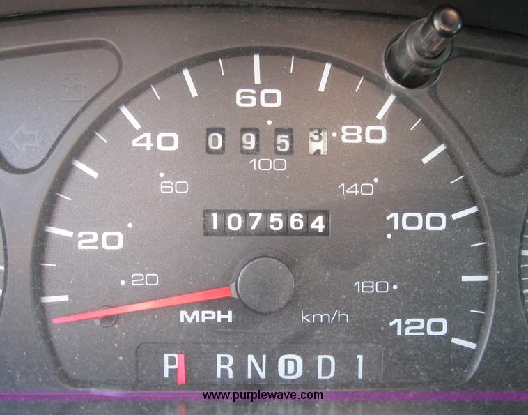 image for item 2005 2003 Ford Taurus SE