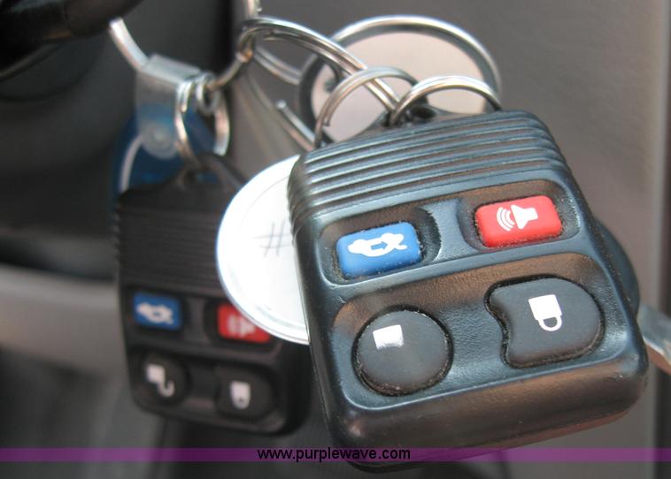 image for item 2005 2003 Ford Taurus SE