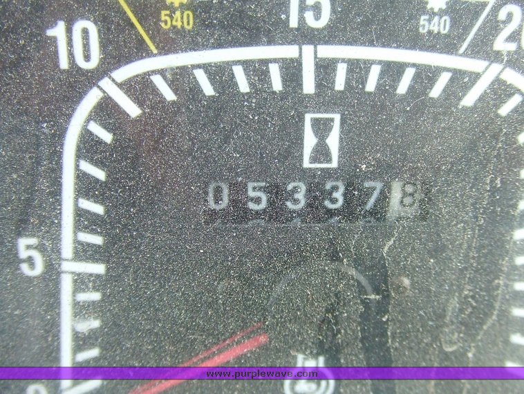 image for item 2172 1997 Ford 6640SL tractor